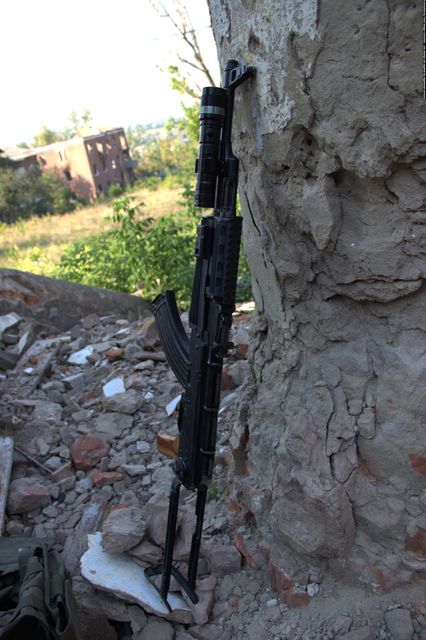 Киевские военные патрулируют в Славянске и Мариуполе