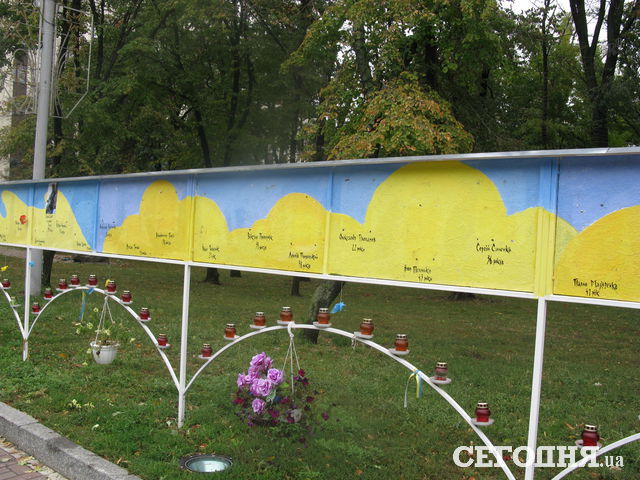 В Днепропетровске уничтожена стала "Небесной сотни". Фото: Андрей Никитин