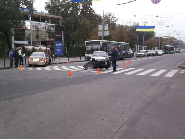 В Харькове столкнулись две иномарки. Фото: dai.kharkov.ua