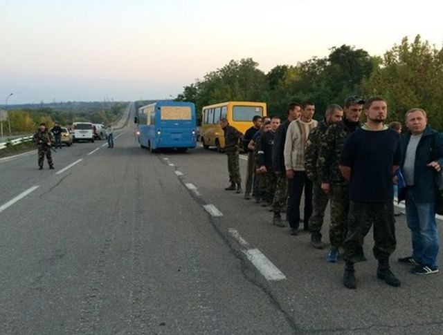 <p>Терористи обміняли 30 українських військових на 60 "своїх", фото twitter.com/ChristopherJM</p>
