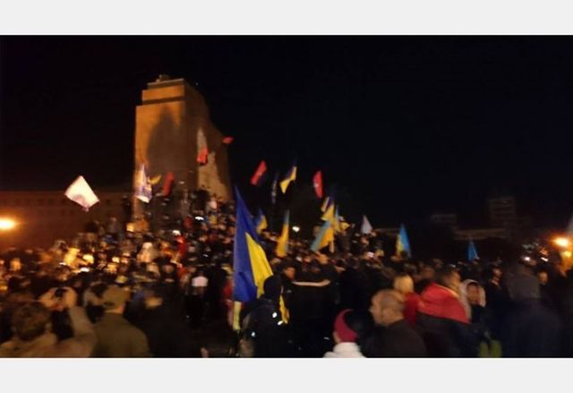 Ленина в Харькове повалили официально, фото atn.ua