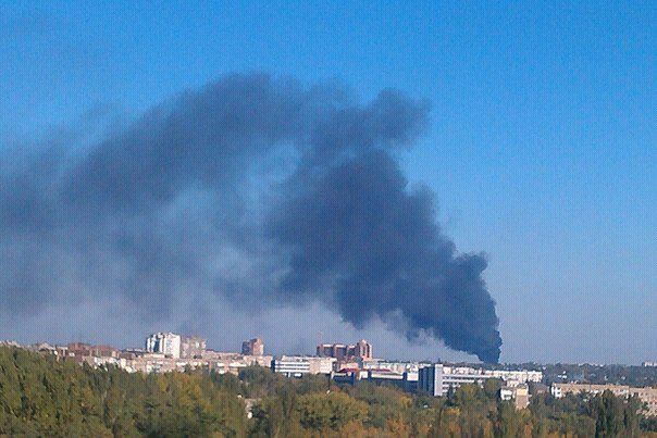<p>Київський район. З боку аеропорту йде густий чорний дим. Фото: соцмережі</p>