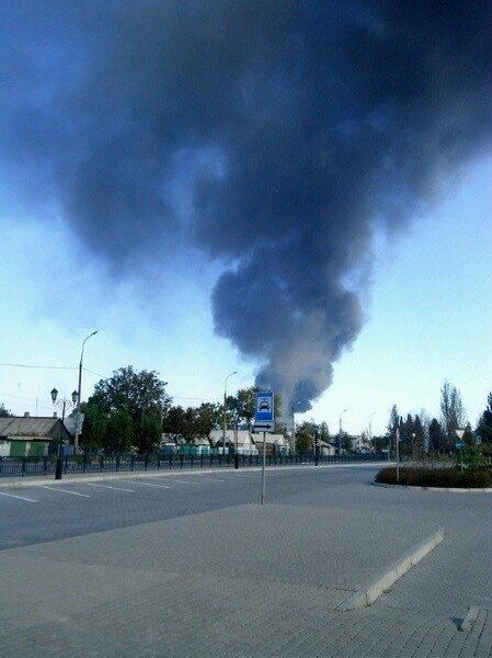 <p>Київський район. З боку аеропорту йде густий чорний дим. Фото: соцмережі</p>