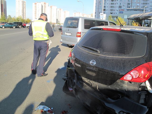 В Киеве на ул. Милославской столкнулись шесть авто. Фото:  ГАИ в Киеве