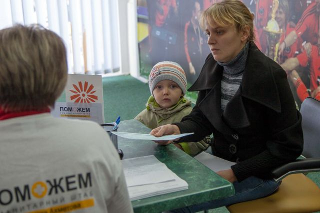 <p>Сьогодні волонтери роздавали гуманітарну допомогу в Київському та Пролетарському районах. Фото: fdu.org.ua</p>