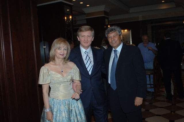 2006 рiк. Разом з родиною Луческу.
