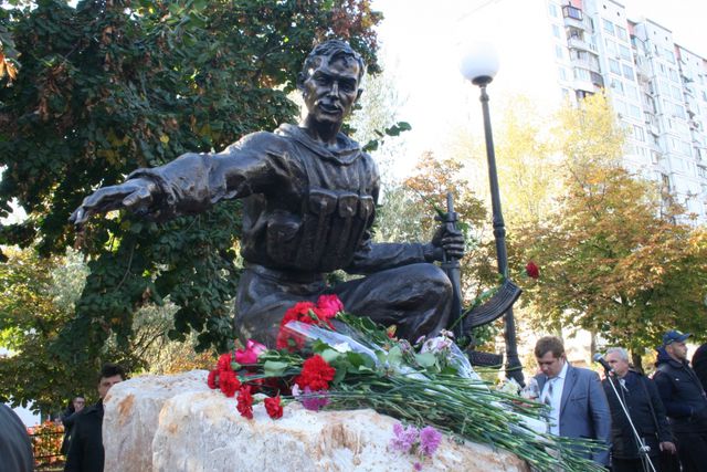 Памятник установили в  Оболонском районе. Фото: AFP