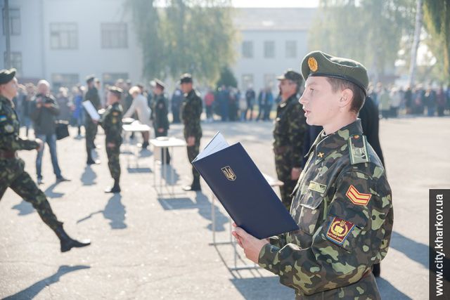 В кадеты приняли 217 ребят и ждут от них ответственности. Фото: city.kharkov.ua