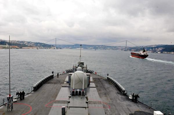 USS Mount Whitney пройшов Босфорську протоку й увійшов в акваторію Чорного моря, фото US Mission to NATO / Twitter