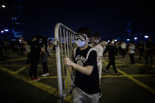 В Гонконге произошли новые столкновения полиции с демонстрантами, фото AFP