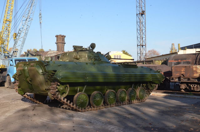 Боевую технику ремонтируют в Днепропетровске. Фото: ОГА