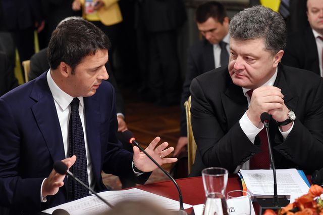 Премьер Италии и Петр Порошенко. Фото: AFP