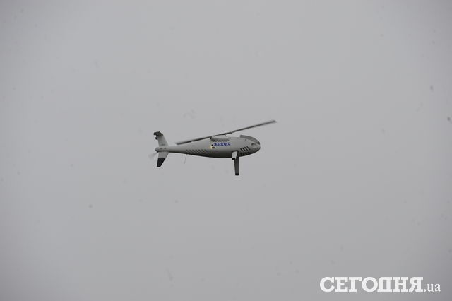 ОБСЕ запускает беспилотник под Мариуполеим. Фото: А.Уманец