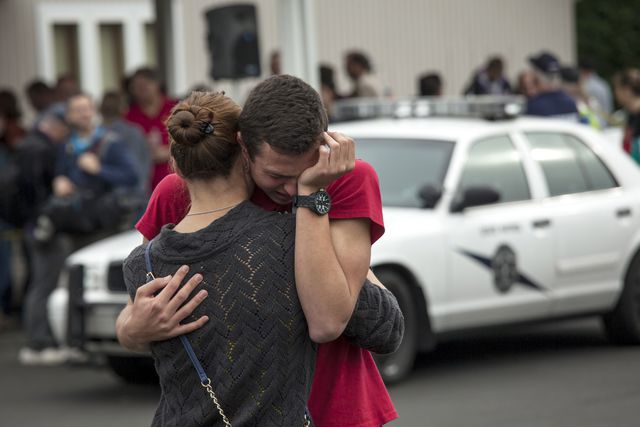 Два человека, включая стрелка, погибли во время стрельбы в американской школе, фото AFP