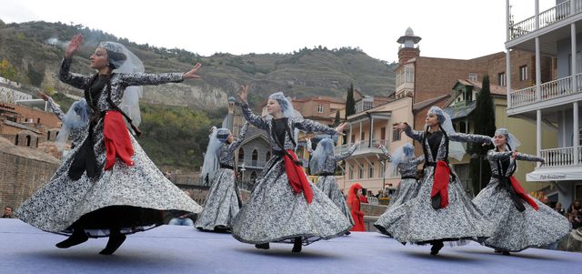 В Грузии отметили Тбилисоба – праздник грузинской музыки, танцев и песен. Фото: AFP