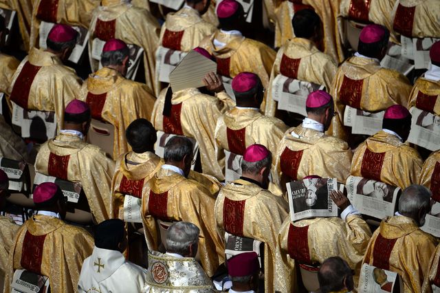 Епископы во время церемонии беатификации Папы Павла VI на площади Святого Петра в Ватикане. Фото: AFP