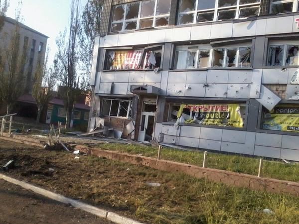 В Горловке разрушено много домов, а на дорогах лежат снаряды. Фото: соцсети