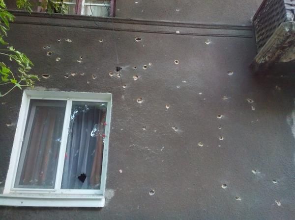 В Горловке разрушено много домов, а на дорогах лежат снаряды. Фото: соцсети
