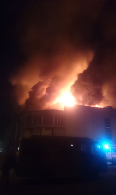 В Киеве горит кинотеатр "Жовтень", фото из соцсетей
