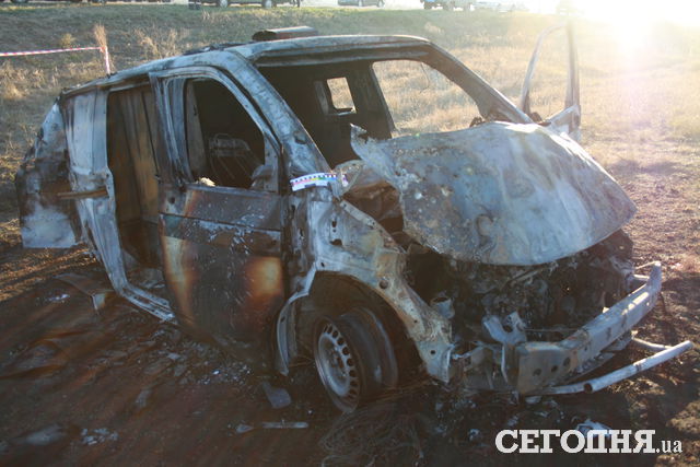 В машине сгорели заживо четыре человека. Фото: пресс-служба МВД