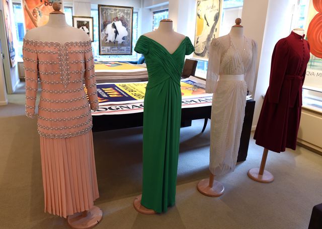 Наряды и личные вещи принцессы Дианы, ушедшей из жизни в 1997 году, продадут на торгах. Среди лотов – несколько платьев Дианы. Фото: AFP