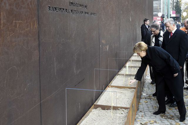 В Германии празднуют 25 лет падения Берлинской стены, фото AFP