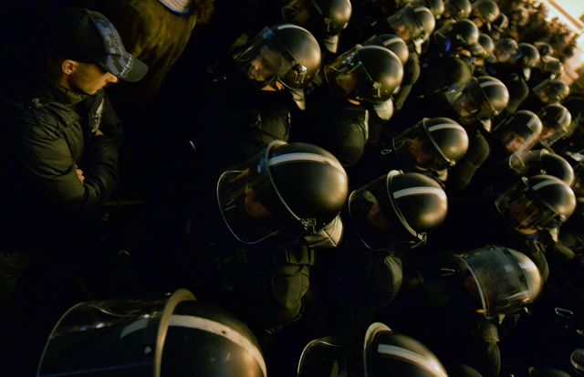 Тысячи венгров пикетируют Кабинет министров, фото AFP