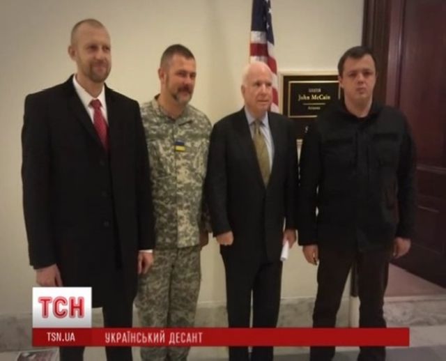 Фото украинцев рядом с сенатором Джоном Маккейном журналистам ТСН удалось получить из собственных источников