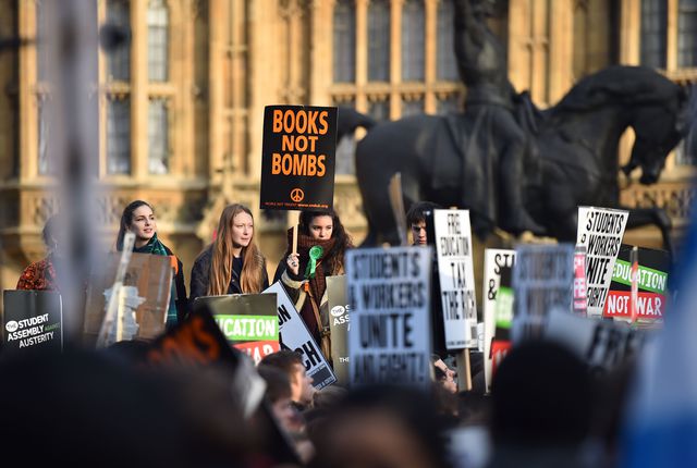 В Лондоне в ходе акции протеста студентов вспыхнули беспорядки, фото AFP