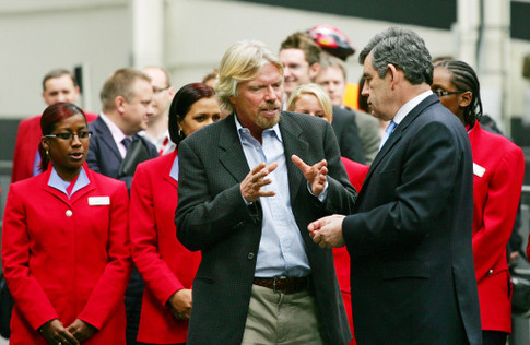 AFP. Президент Virgin Trains  Ричард Брэнсон и Гордон Браун