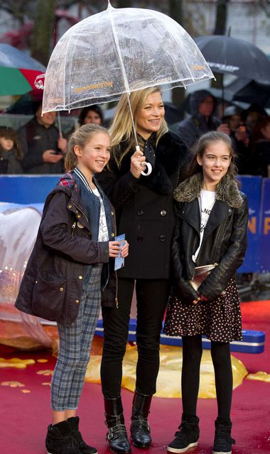 Кейт Мосс с дочерью (слева) AFP