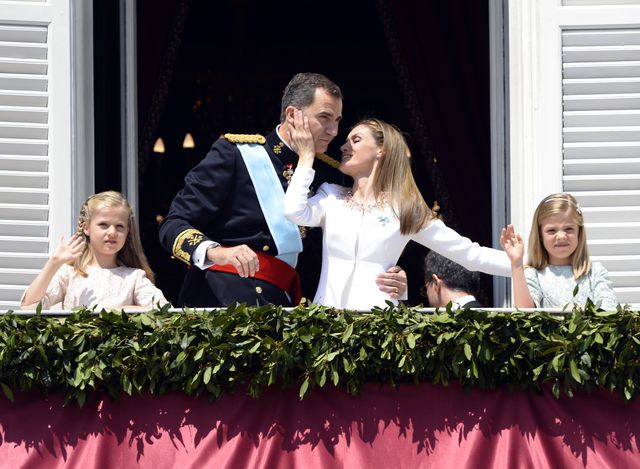 19 червня, 2014. Король Іспанії Хуан Карлос I, царював 39 років, підписав акт про зречення від престолу – трон офіційно перейшов до його сина Феліпе. Фото: AFP