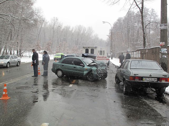 Машины стали грудой металла. Фото УГАИ Киева