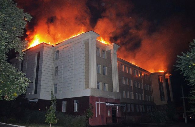 Зруйновані школи Донецька. Фото: соцмережі
