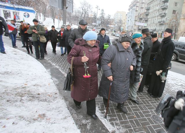 Ушел в 25. На открытие пришли активисты Майдана и родные | Фото: Сергей Николаев