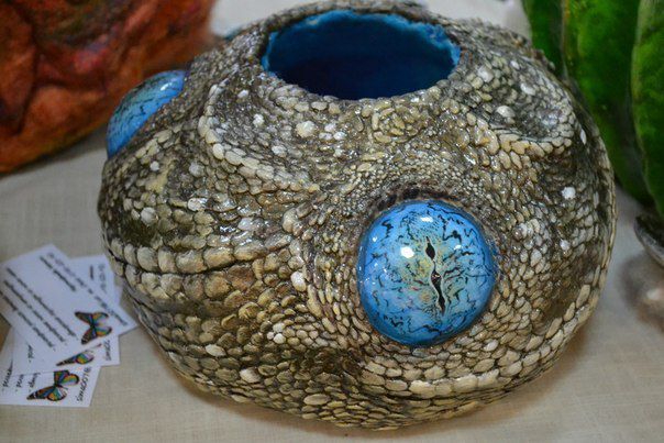 Креатив. Ваза – з лускою і очима гекона. Фото: Н.Мустафаєва