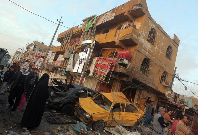 Взрыв автомобиля в иракском городе Киркук унес жизни как минимум 15 человек. Помимо 15 погибших сообщается о 20 раненых местных жителях. Фото: AFP