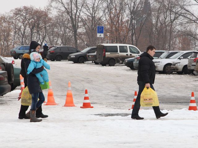 <p>На Донбас &laquo;гуманітарними рейсами&raquo; вже доставлено більше 40 тисяч дитячих наборів. Фото: прес-центр</p>