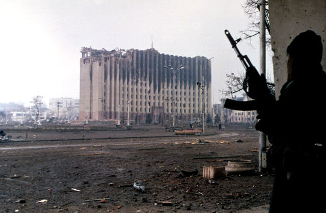Бои вокруг здания бывшего республиканского комитета КПСС (