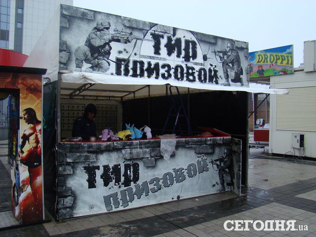 Киевлян приглашают на Троицкую площадь. Фото: Елена Расенко