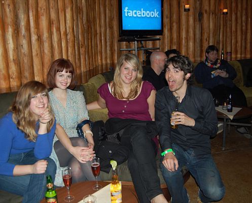 Facebook решил бороться с пьяными фото пользователей