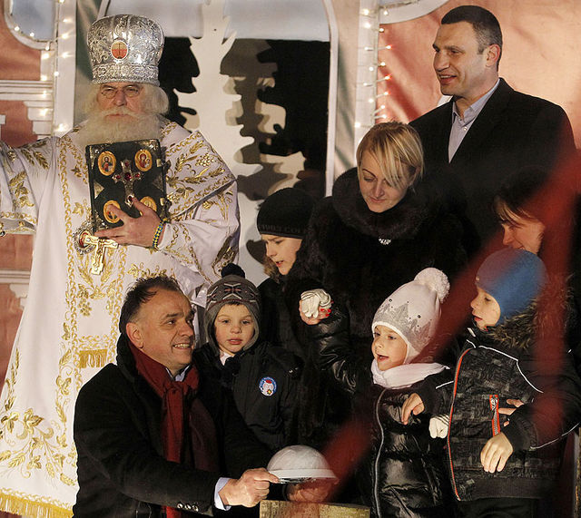 Участие в мероприятии приняли Святой Николай, мэр Киева Виталий Кличко, почетные гости, фото kievcity.gov.ua