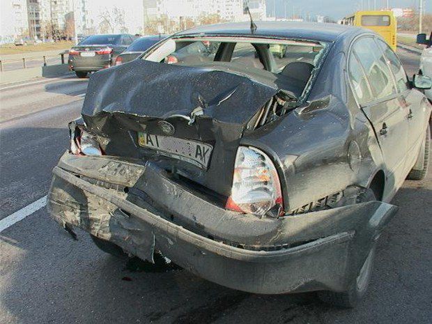 В Киеве водитель неосторожным маневром устроил ДТП из пяти машин, фото Виталий Мирошниченко/.lb.ua
