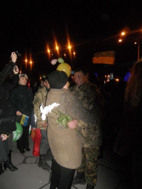 В Запорожье торжественно встретили бойцов из зоны АТО, фото zabor.zp.ua