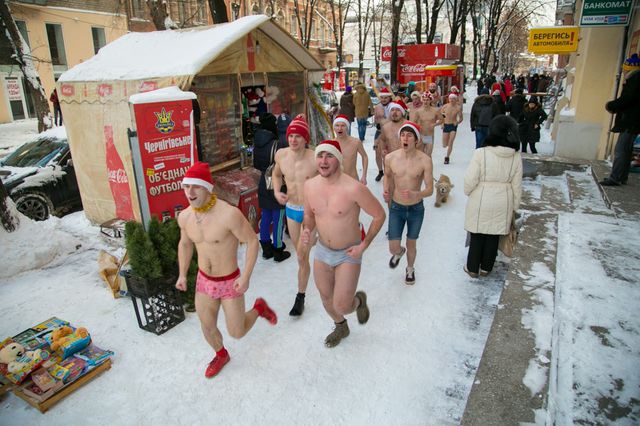 В забеге приняли участие в основном парни. Фото: dp.vgorode.ua