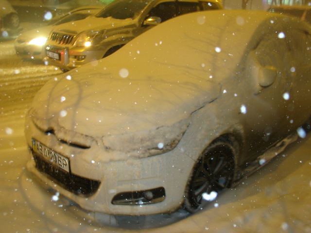 <p>Дніпропетровськ замело снігом. Фото: Андрій Нікітін</p>