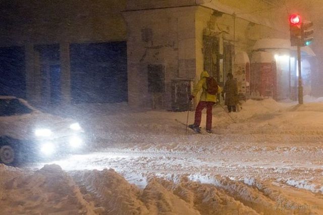С последствиями снегопадов борются в Одессе и области
