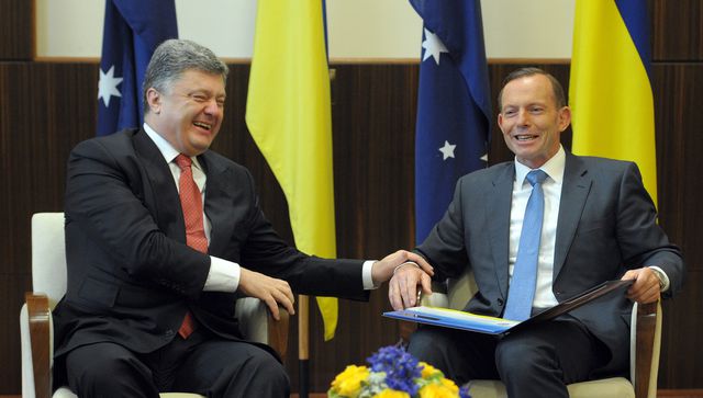 Порошенко и премьер Австралии. Фото: AFP