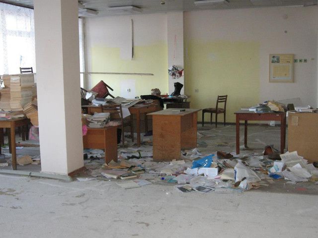 Боевики похитили ценные книги. Фото: соцсети