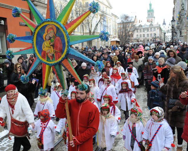 <p>Львів'яни зустрічають Різдво. Фото AFP</p>